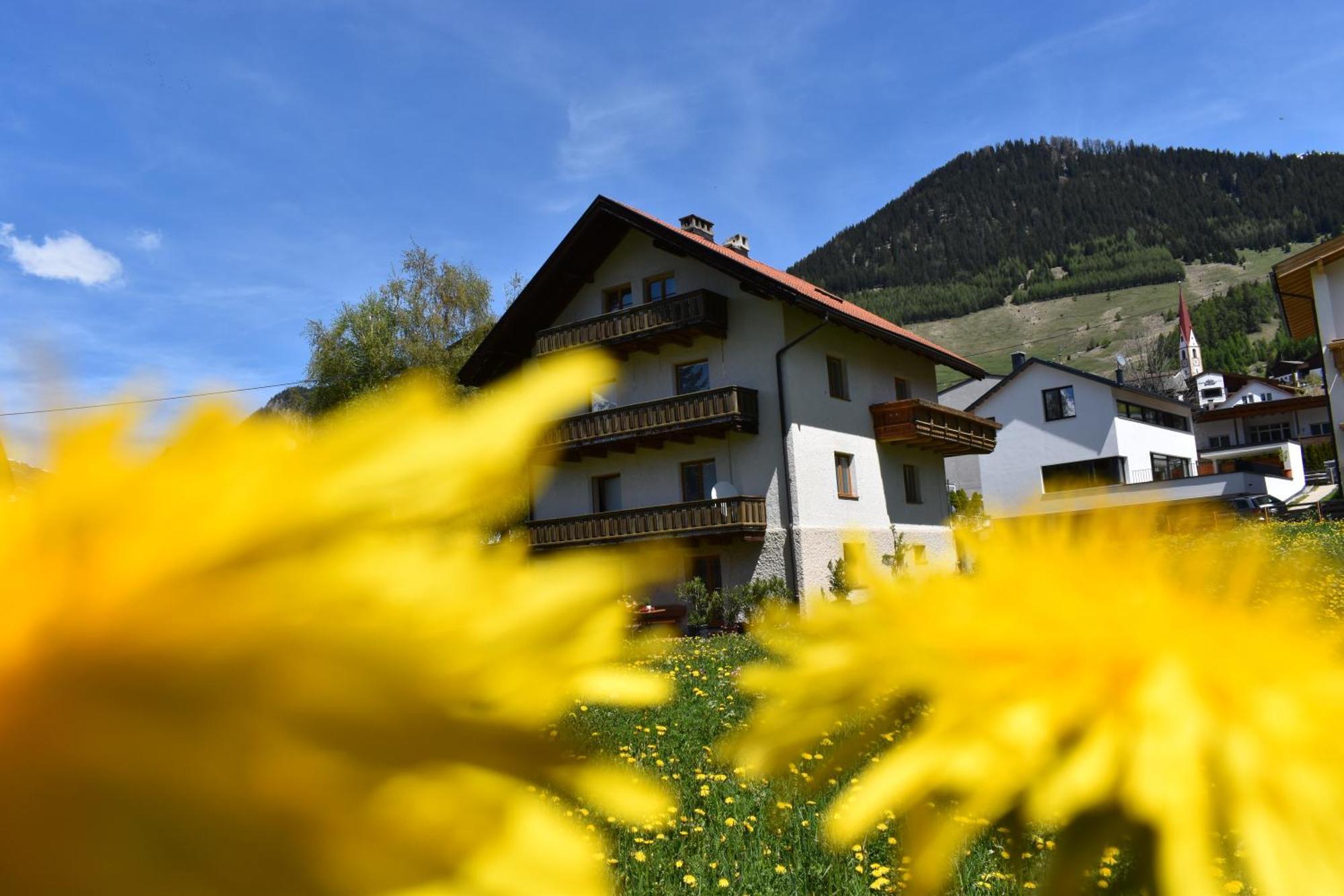 Hirschstube Nauders Bed & Breakfast Exterior photo